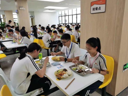 以歌舞為翼，提升餐飲服務(wù)品質(zhì)，共筑校園幸福生活